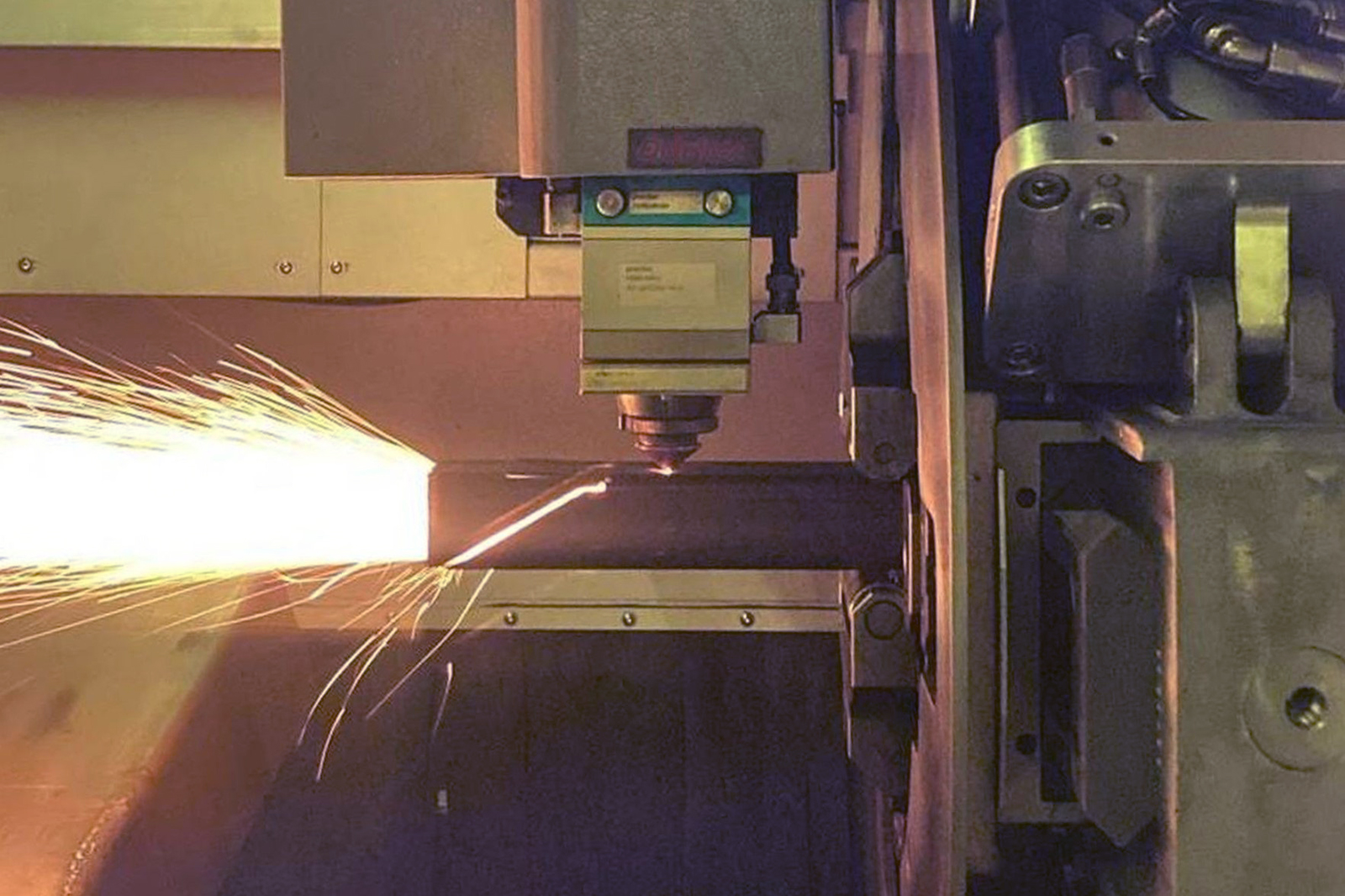 Henssen_Maschinenbau_rohrlaser